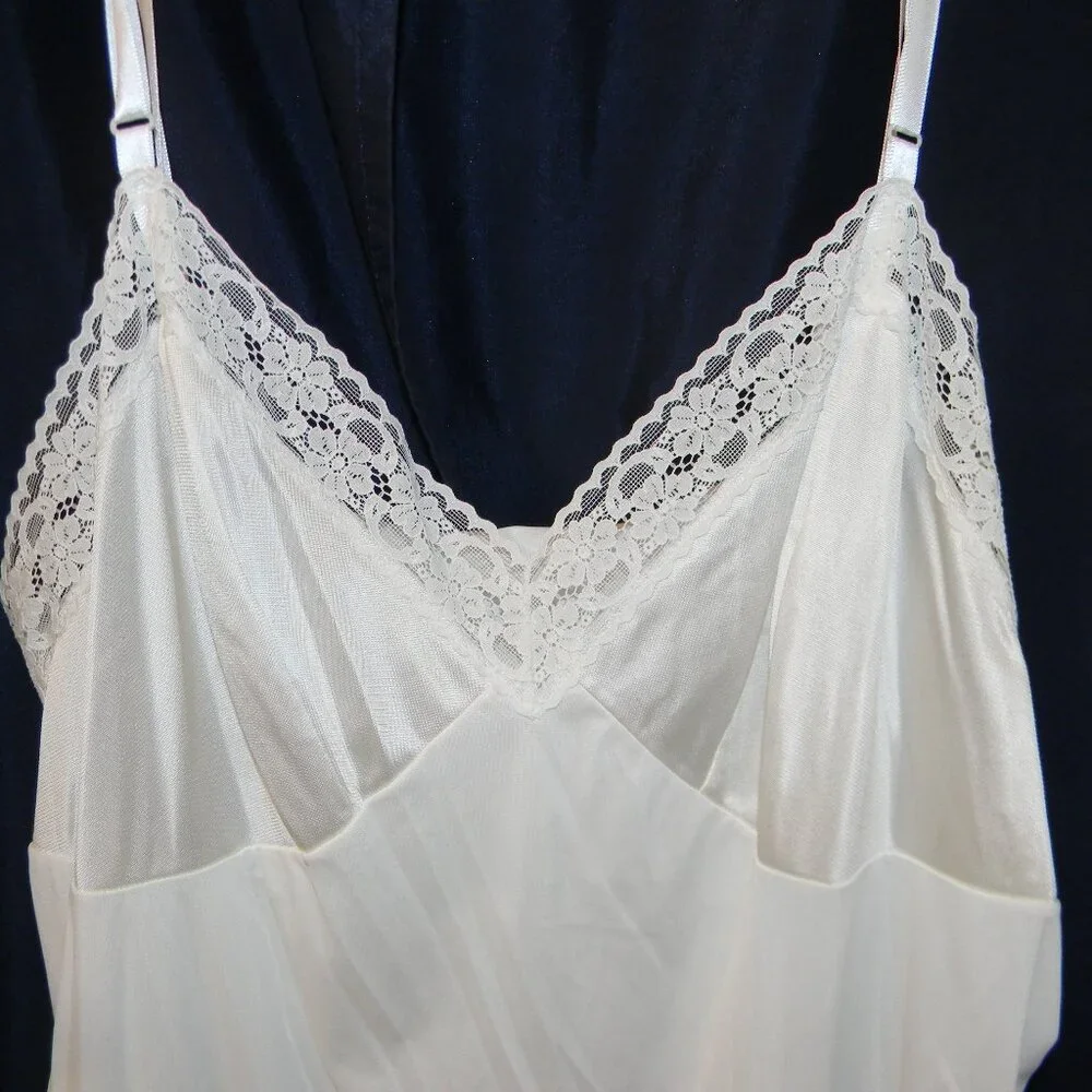 Vanity Fair Vintage Slip Made in USA White Lace Adjustable Straps